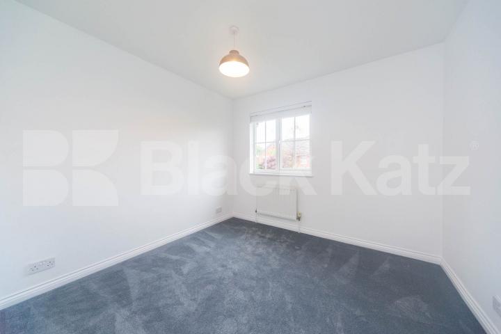 Semi-detached 3 bedroom house located close to major amenities Jules Throne Ave, Enfield